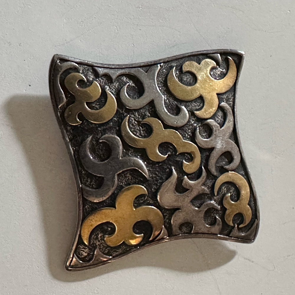 John Hardy 22k and 925 pendant brooch